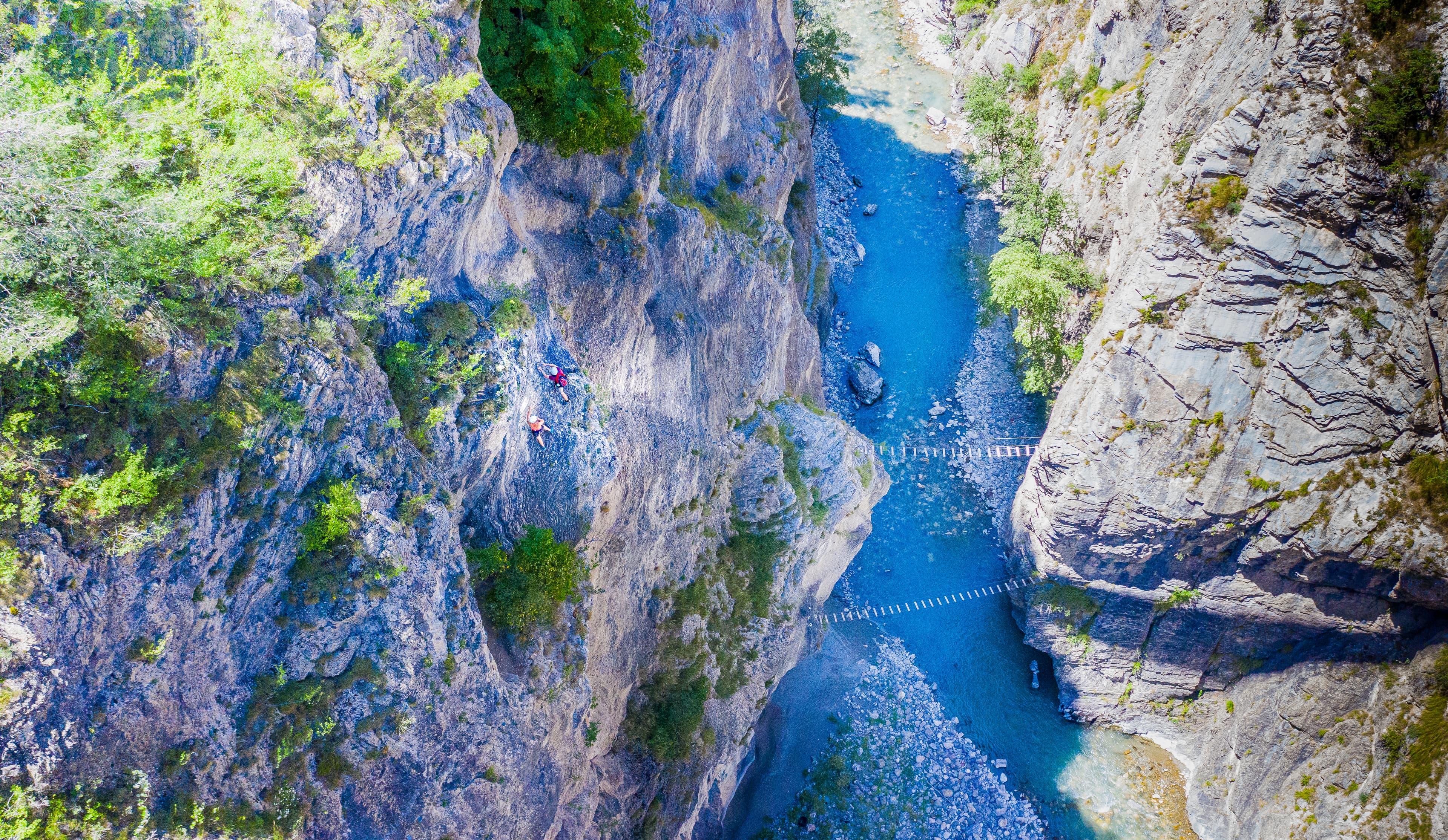 Vue aérienne spectaculaire du parc Roc Aventure